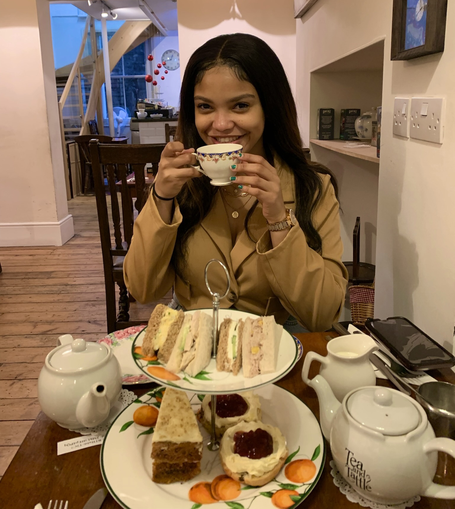 Lah'Nasia having tea in London.