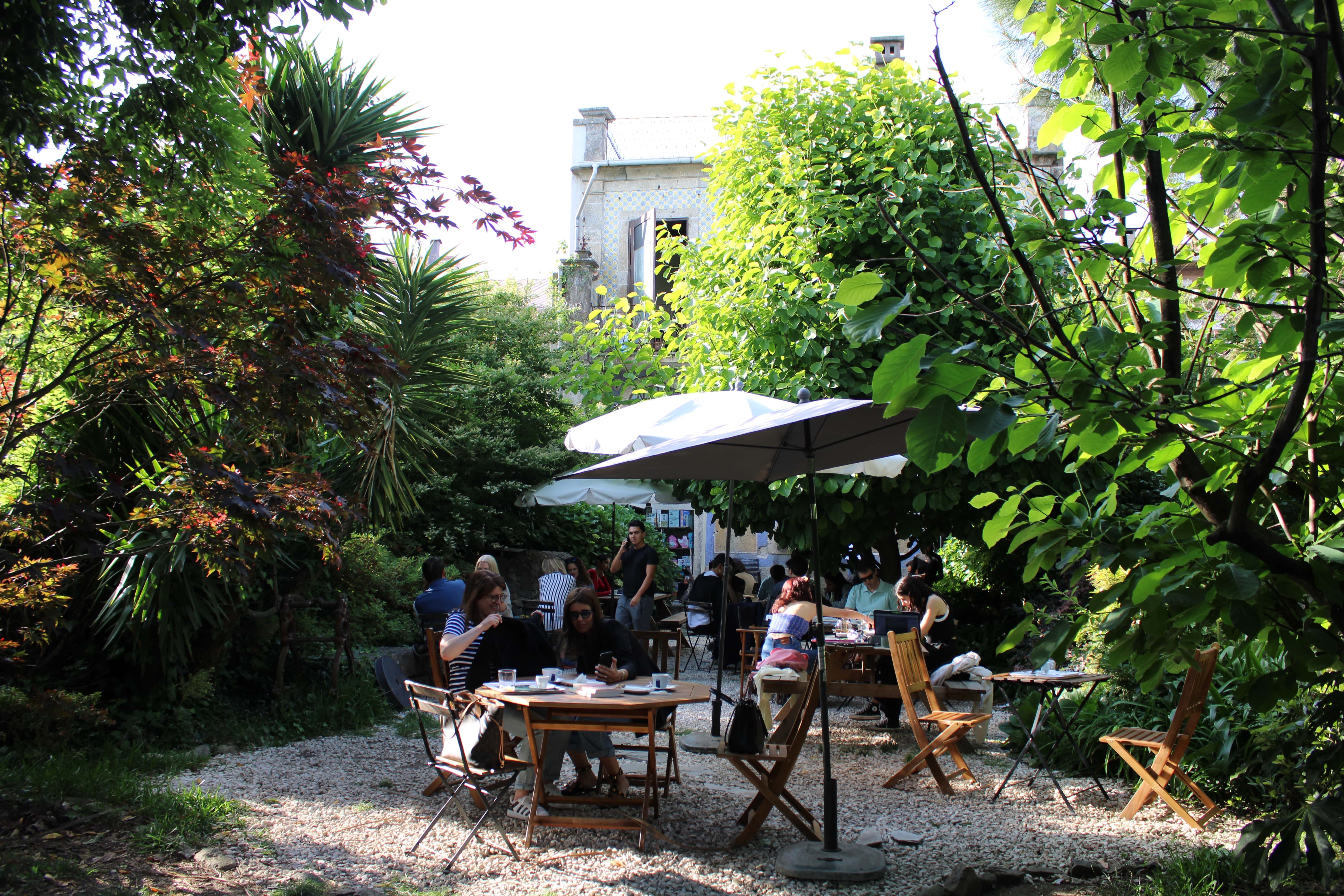 Outdoor coffee shop in Braga.