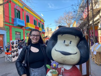 Carmen posing with the renowned Argentinian cartoon Mafalda.