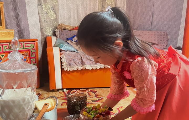 discovering a Mongolian ger and tasting local homemade food